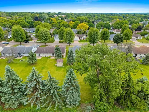 View/Area - 1416 W Weiland Ln, Appleton, WI 54914 photo 10 of 11
