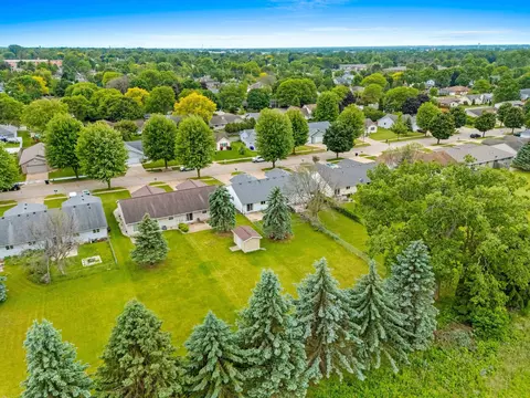 View/Area - 1416 W Weiland Ln, Appleton, WI 54914 photo 9 of 11