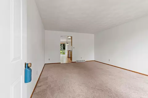 Living - 1416 W Weiland Ln, Appleton, WI 54914 photo 2 of 3