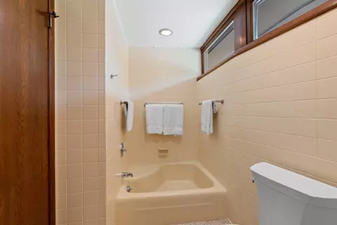 Bath - 1225 W Cedar St, Appleton, WI 54914 photo 4 of 10