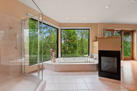 Bath - 1225 W Cedar St, Appleton, WI 54914 photo 7 of 10