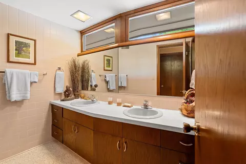 Bath - 1225 W Cedar St, Appleton, WI 54914 photo 1 of 10