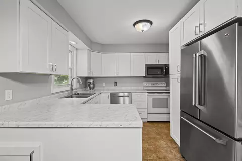 Kitchen - 931 W Lindbergh St, Appleton, WI 54914 photo 4 of 6