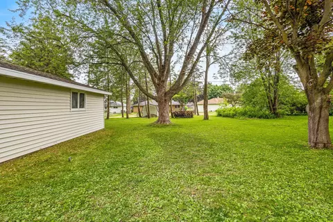 Exterior - 931 W Lindbergh St, Appleton, WI 54914 photo 8 of 14