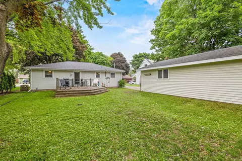 Exterior - 931 W Lindbergh St, Appleton, WI 54914 photo 3 of 14