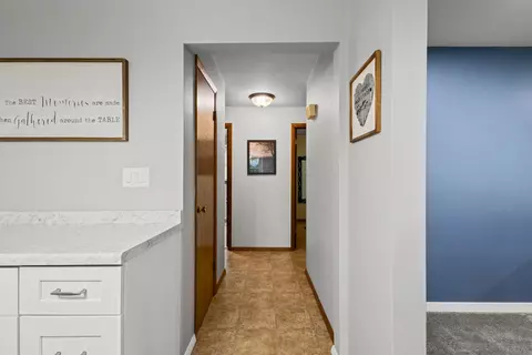 Entry Way - 931 W Lindbergh St, Appleton, WI 54914 photo 2 of 7
