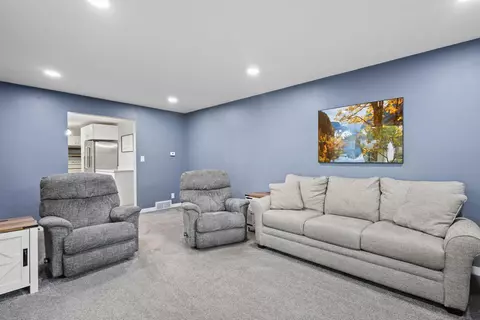 Living - 931 W Lindbergh St, Appleton, WI 54914 photo 5 of 6
