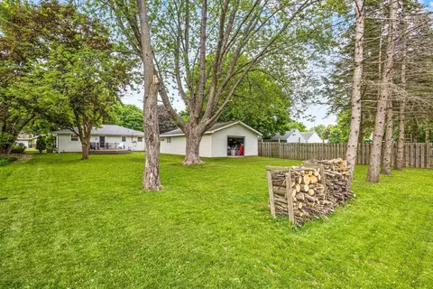 Exterior - 931 W Lindbergh St, Appleton, WI 54914 photo 9 of 14