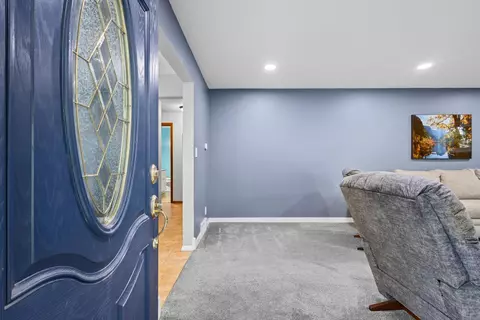 Entry Way - 931 W Lindbergh St, Appleton, WI 54914 photo 1 of 7