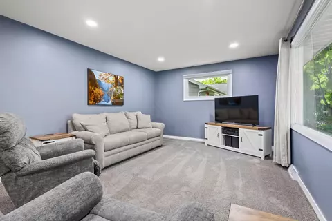 Living - 931 W Lindbergh St, Appleton, WI 54914 photo 6 of 6