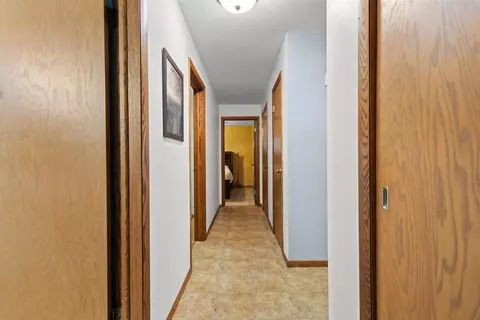 Entry Way - 931 W Lindbergh St, Appleton, WI 54914 photo 5 of 7