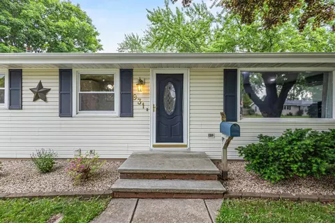 Exterior - 931 W Lindbergh St, Appleton, WI 54914 photo 11 of 14