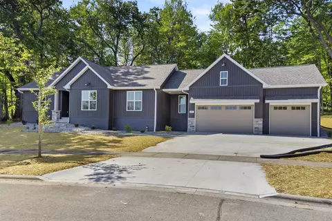 1085 Stordeur Dr, Green Bay, WI 54313