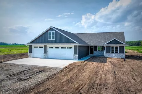 3712 Westpoint Rd, Suamico, WI 54131