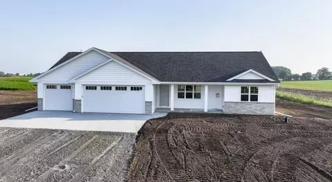 3698 Westpoint Rd, Suamico, WI 54313