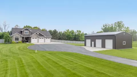 1985 E Shady Ln, Neenah, WI 54956