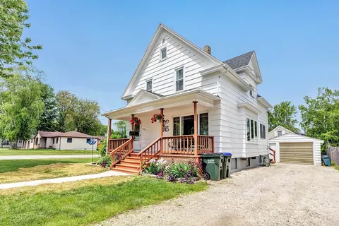 1223 Steele St, Algoma, WI 54201