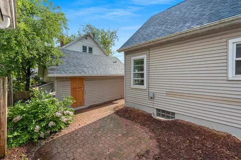 Exterior - 210 S Summit St, Appleton, WI 54914 photo 6 of 11