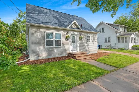 Exterior - 210 S Summit St, Appleton, WI 54914 photo 4 of 11