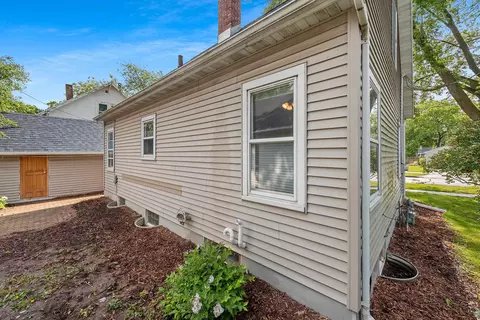 Exterior - 210 S Summit St, Appleton, WI 54914 photo 8 of 11
