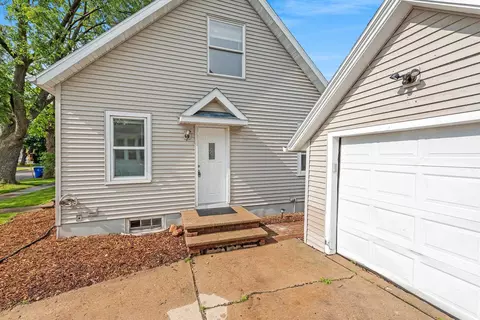 Exterior - 210 S Summit St, Appleton, WI 54914 photo 2 of 11