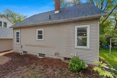 Exterior - 210 S Summit St, Appleton, WI 54914 photo 7 of 11