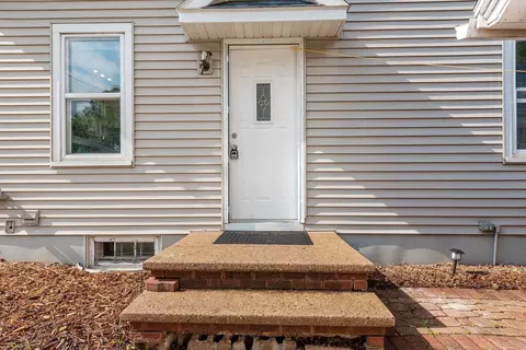 Exterior - 210 S Summit St, Appleton, WI 54914 photo 5 of 11