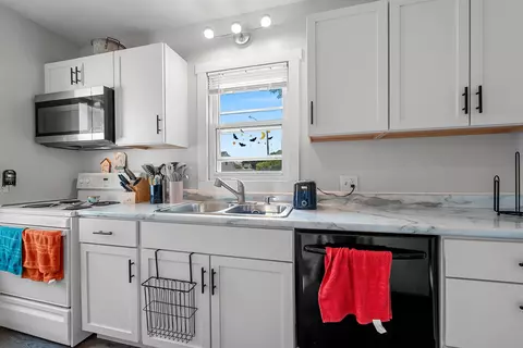 Kitchen - 210 S Summit St, Appleton, WI 54914 photo 2 of 4