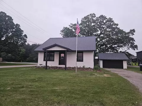 450 N Cecil St, Bonduel, WI 54107