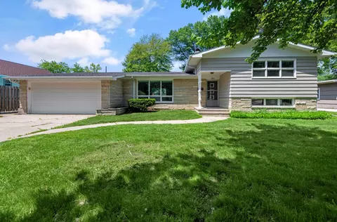 3207 16th St, Menominee, MI 49858