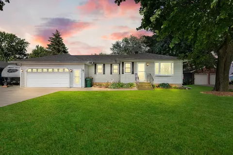 n9397 Lakeshore Drive, Van Dyne, WI 54979