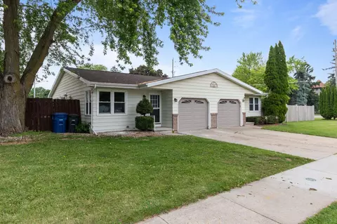 1513 Knapp St, Oshkosh, WI 54902