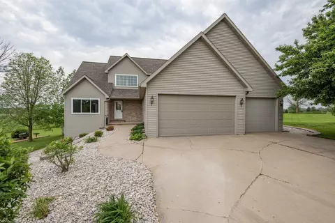 3986 Lily Lake Rd, Green Bay, WI 54311
