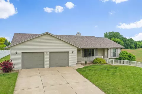 606 Stonehedge Rd, Green Bay, WI 54302