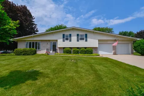 2410 E River Dr, Green Bay, WI 54301