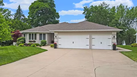 1800 Lakeshore Dr, Menasha, WI 54952