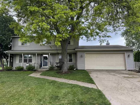 2076 W Vista Cir, De Pere, WI 54115