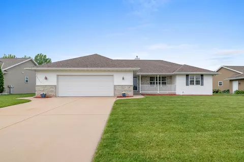 765 N Melcorn Cir, De Pere, WI 54115