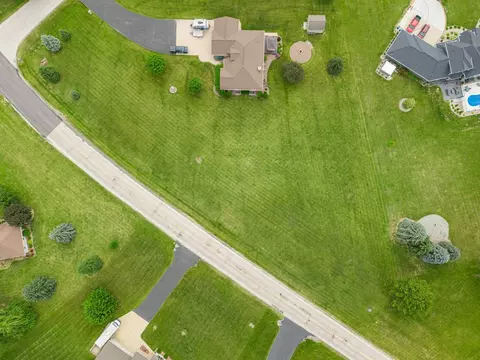1457 Sand Acres Dr, De Pere, WI 54115