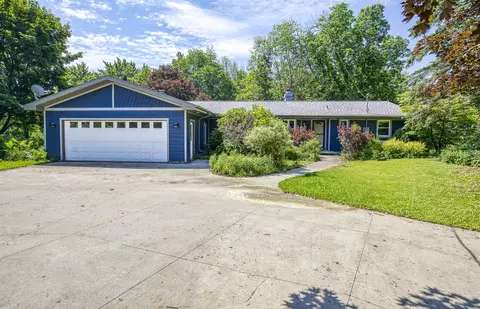 w8553 Hickory Court, Hortonville, WI 54944