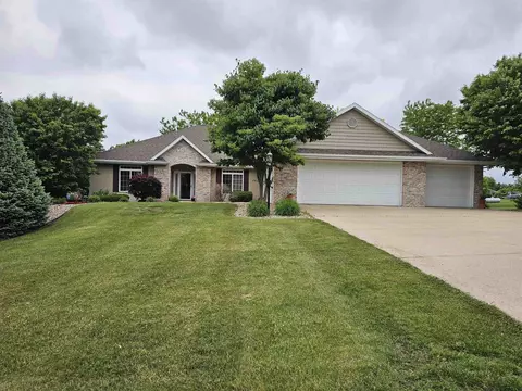 e6380 Esther Drive, Manawa, WI 54949