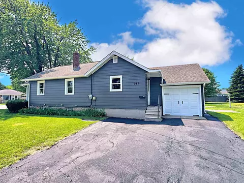 985 Higgins Ave, Neenah, WI 54956
