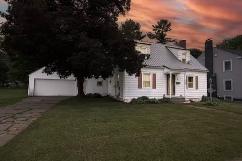 66 Torrey St, Clintonville, WI 54929