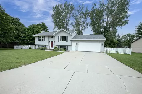 324 Nancy Ln, Pulaski, WI 54162