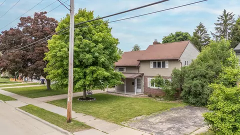 516 E Cecil St, Neenah, WI 54956