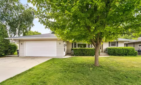 38 Bowen St, Oshkosh, WI 54901