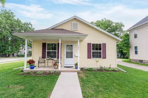 343 5th St, Neenah, WI 54956