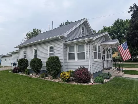 Exterior - 219 Guenther St, Oshkosh, WI 54902 photo 1 of 3
