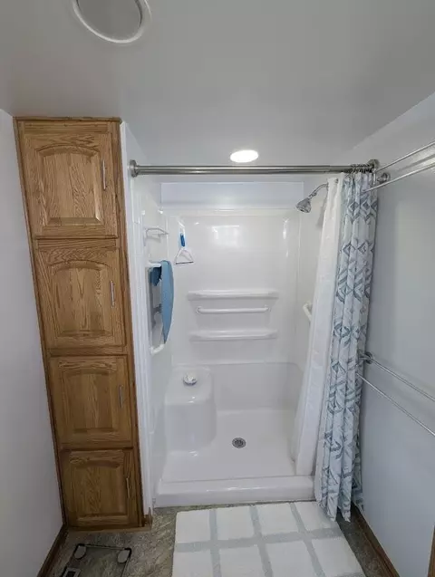 Bath - 219 Guenther St, Oshkosh, WI 54902 photo 1 of 2