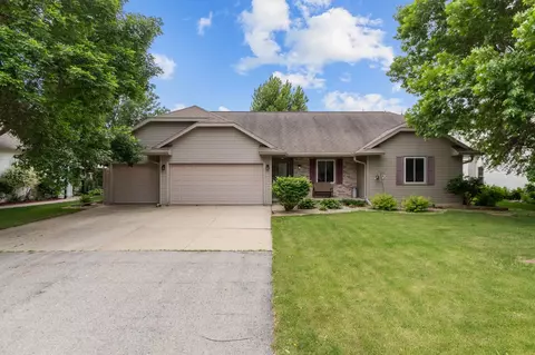 4719 Grand Meadows Dr, Grand Chute, WI 54914